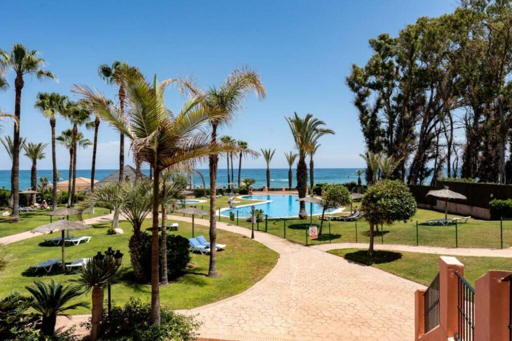Ct 240 - Beachfront Apartment -Don Juan Manilva Exterior photo